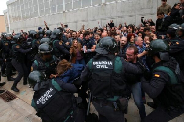 Katalonya referandumuna İspanyol polisi müdahale etti