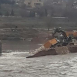 Dicle Nehri direniyor, set yıkıldı