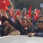 Kıbrıs’ta gazeteye taşlı sopalı saldırı