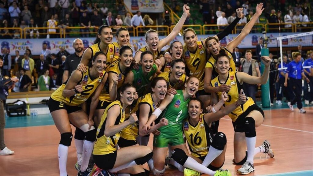 Yeni Akit kadın voleybolcuya da düşman!