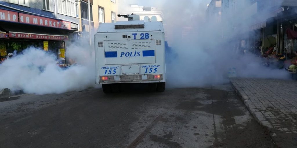 Bağcılar’da eylem yapan pazarcılara polis saldırısı