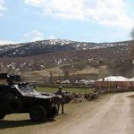 Nusaybin’de ablukaya alınan köyde silah sesleri