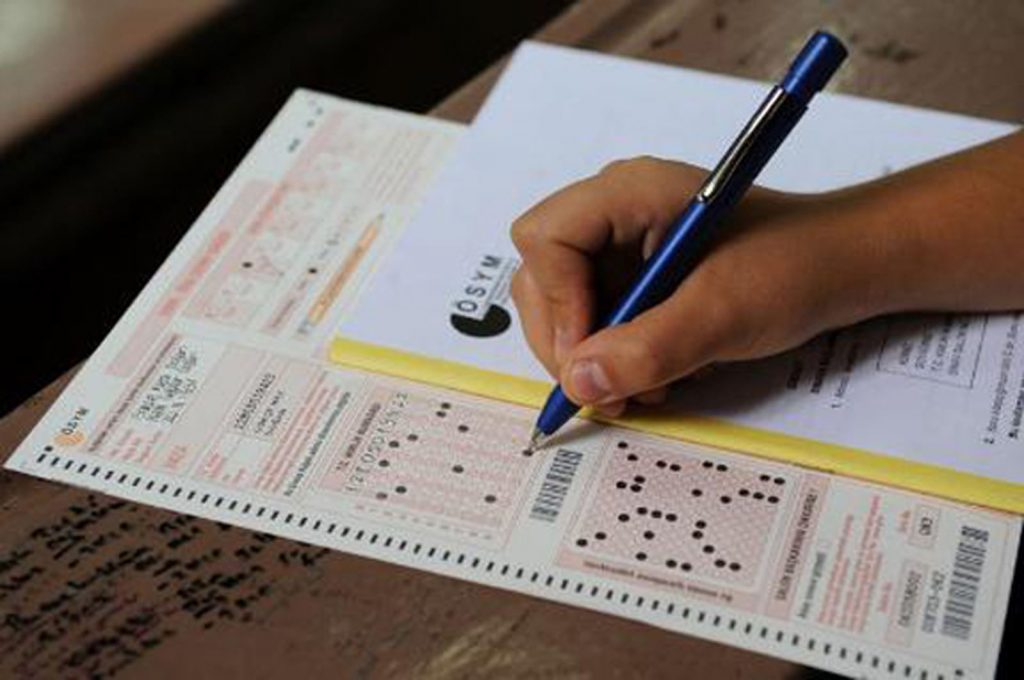 Açık Öğretim Lisesi sınavında optik formlar yanlış basıldı