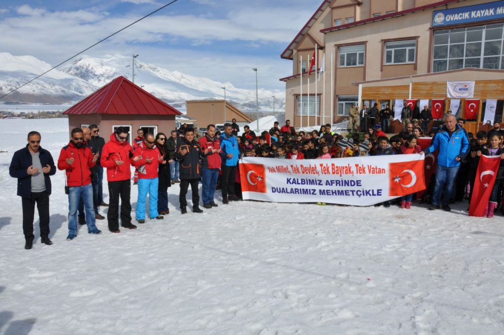 Ovacık’ta çocuklar siyasi propagandaya alet ediliyor