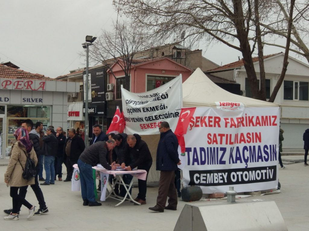 Şeker fabrikası işçileri imza topluyor