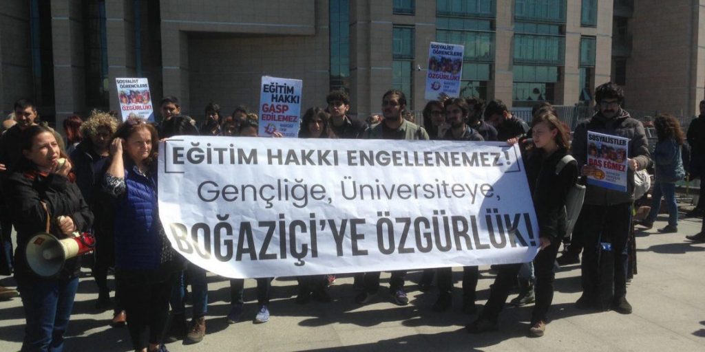 Gözaltındaki Boğaziçi Üniversitesi öğrencileri adliyeye getirildi