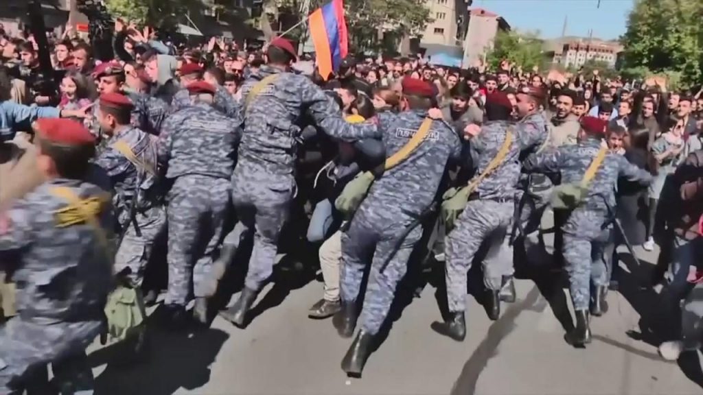 Ermenistan Başsavcılığı: Protestocu 3 vekil gözaltında