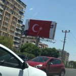 Erdoğan geliyor diye Demirtaş’ın resmi Türk bayrağı ile kapatıldı