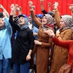 Direnişteki Flormar işçilerinin üzerine araç sürülerek bıçak çekildi