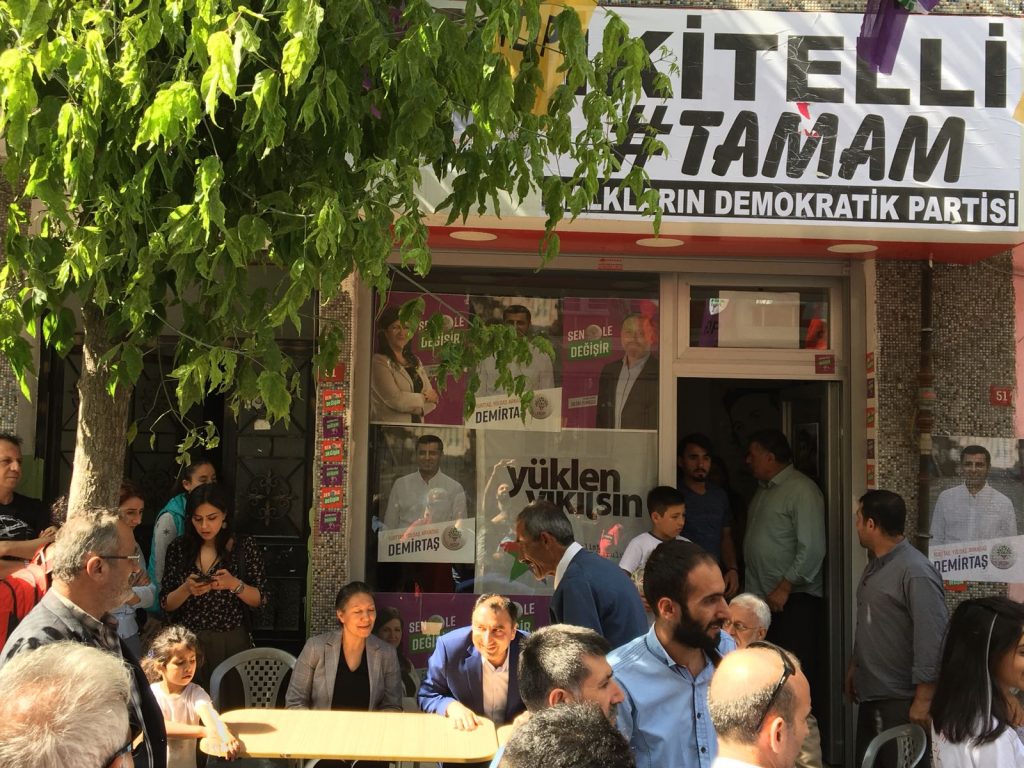 İkitelli’de HDP’nin seçim çalışmaları sürüyor