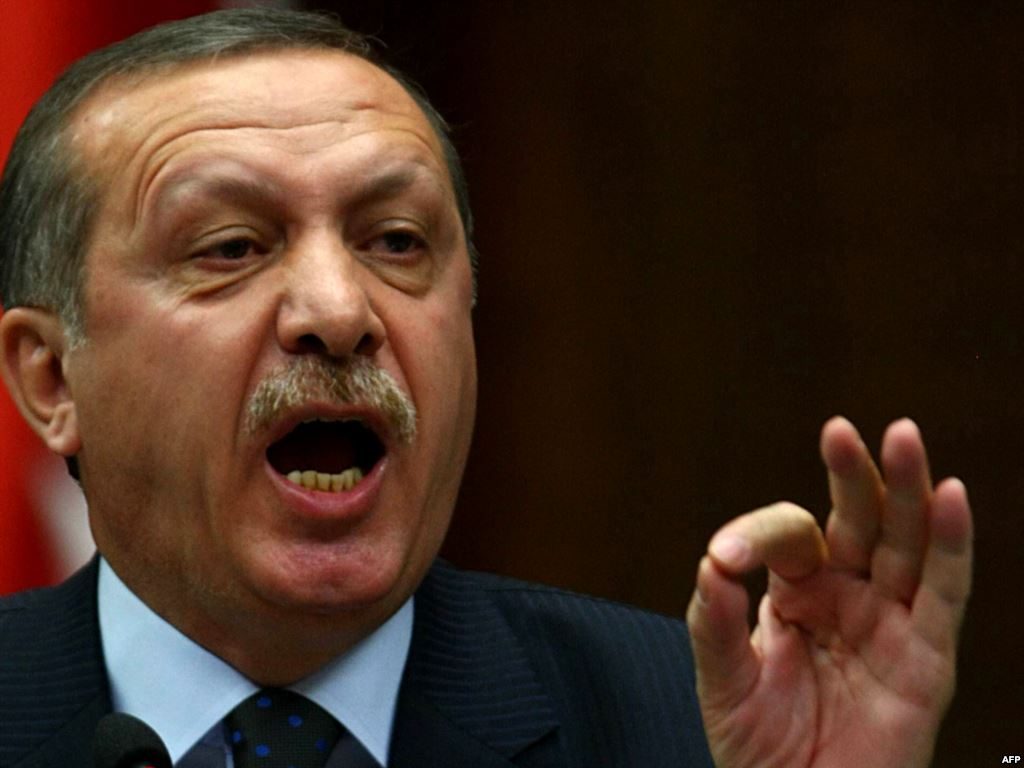 Erdoğan’a diktatör dedi, işten atıldı!