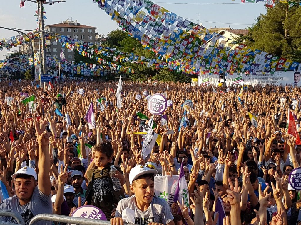 Seçim sonuçları ve sürecin gebe olduğu siyasal gelişmeler