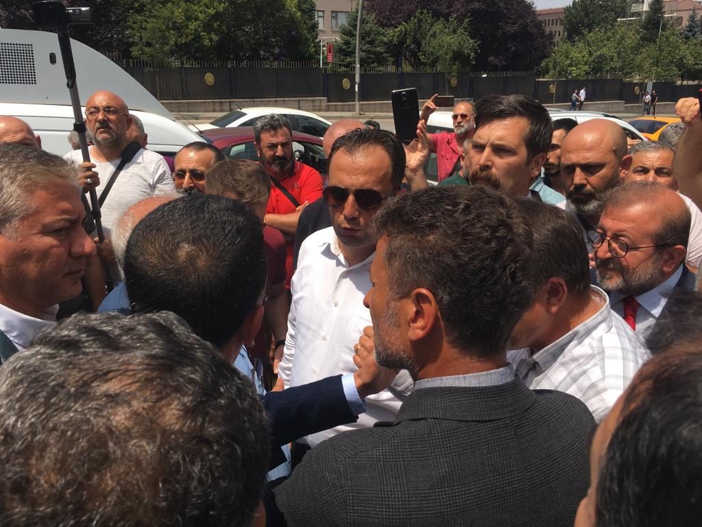 Polisten milletvekillerine tehdit: Haddinizi bileceksiniz!