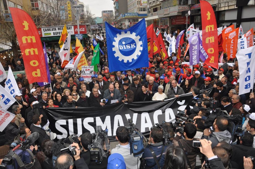 Sendikalardan kriz açıklaması; Krizin bedelini ödemeyeceğiz, Emeğin haklarını savunmak için omuz omuza!