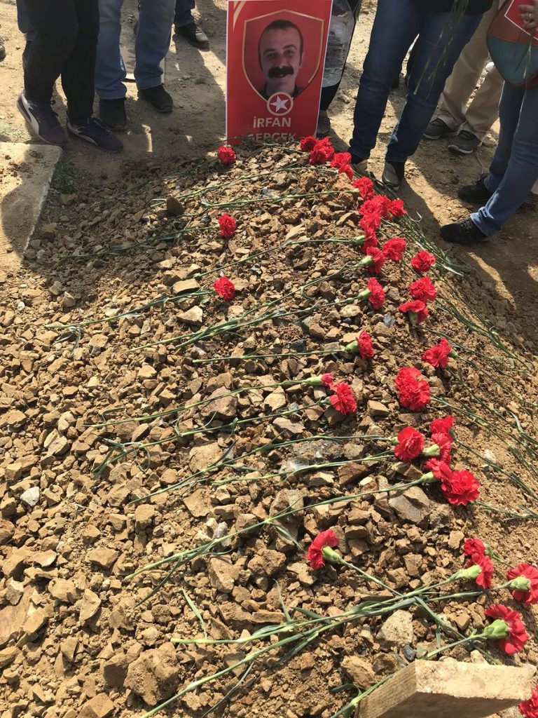 İrfan Gerçek polis ablukası ve saldırısı altında toprağa verildi