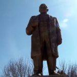Lenin heykeli imamlar tarafından onarıldı!