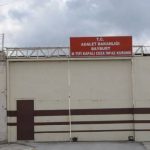 Bayburt Hapishanesi’nde tutsakların yemeklerine tükürülerek, böcek koyuluyor