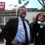 Dündar; Bu karar, gazeteciye silah sıkana takılmış bir madalyadır