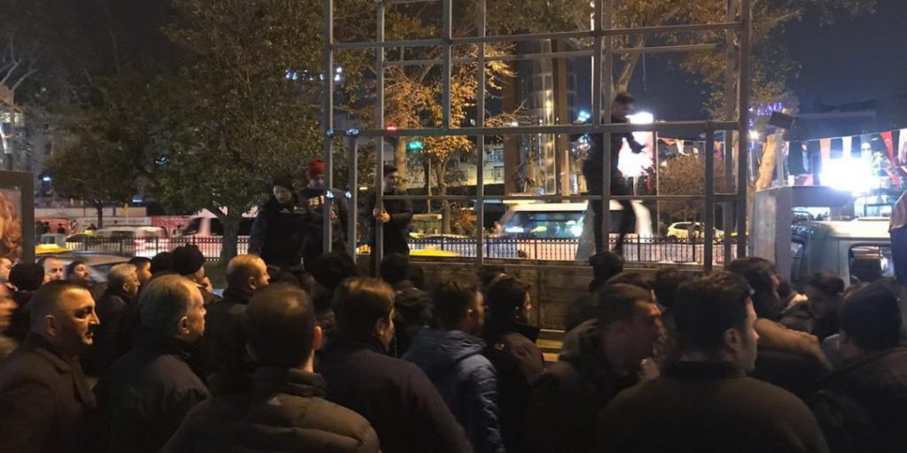 İBB, erkek şiddetiyle yaşamını yitiren kadınlar için dikilen anıtı söktü