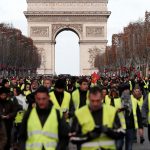 Paris’te polisten Sarı Yelekler’e müdahale: 32 kişi gözaltında