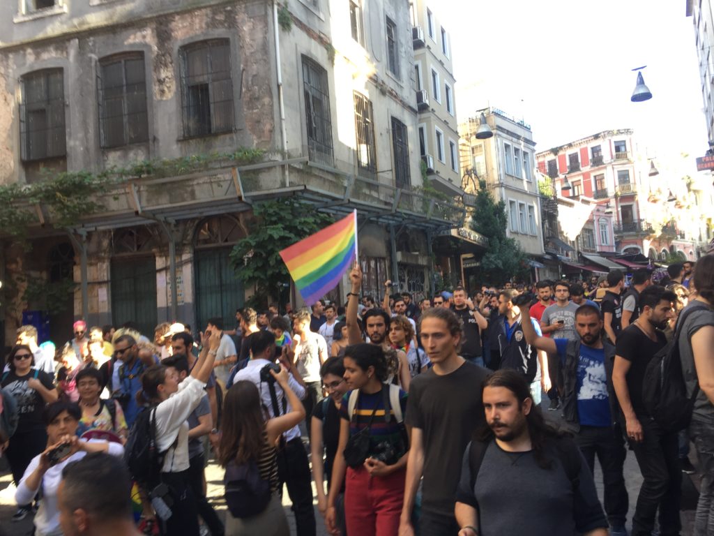 27’nci İstanbul LGBTİ+ Onur Haftası yürüyüşüne polis saldırdı