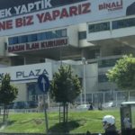 Kamu binasına Binali Yıldırım afişi asıldı