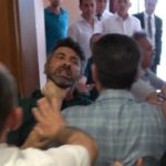 Meclis toplantısında su zammını protesto etmek isteyen eylemcilere saldırı