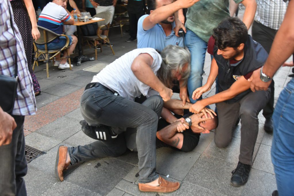 İstabul’daki Suruç Anması’na polis saldırısı