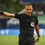 Homofobik tezahürata tepki gösteren hakem futbol maçını durdurdu