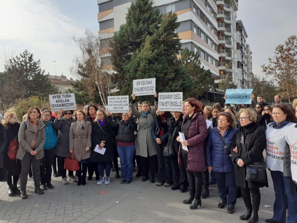 Eskişehir’de boşandığı erkek tarafından katledilen Ayşe Tuba Arslan son yolculuğuna uğurlandı