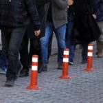 Kocaeli’de HDP il ve ilçe binaları basıldı: Panolara bayrak asıldı