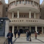 Gözaltına alınan avukatlar adliye sevk edildi