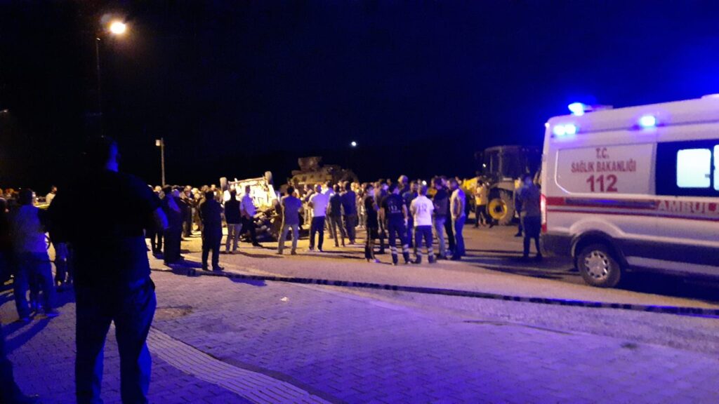 Dersim Ovacık’ta zırhlı polis aracıyla özel bir araç çarpıştı: 1 kişi yaşamını yitirdi