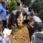 Kaldırıma gömülen cenazelerden biri defnedildi