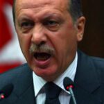 14 yaşındaki çocuk, “Erdoğan’a hakaret” gerekçesiyle ev baskınıyla gözaltına alındı!