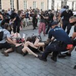 Polonya’da polis 48 LGBTİ+ aktivistini darp ederek gözaltına aldı