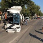Bursa’da işçileri taşıyan servis aracı kaza yaptı: 2 kişi yaşamını yitirdi, 16 yaralı
