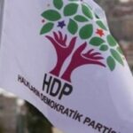 Polis, ev baskınında 12 yaşındaki çocuğunun başına silah dayadı