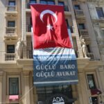 Soylu ve Adalet Bakanı Gül’ün hedef aldığı İstanbul Barosu, Timtik’in posterini indirdi
