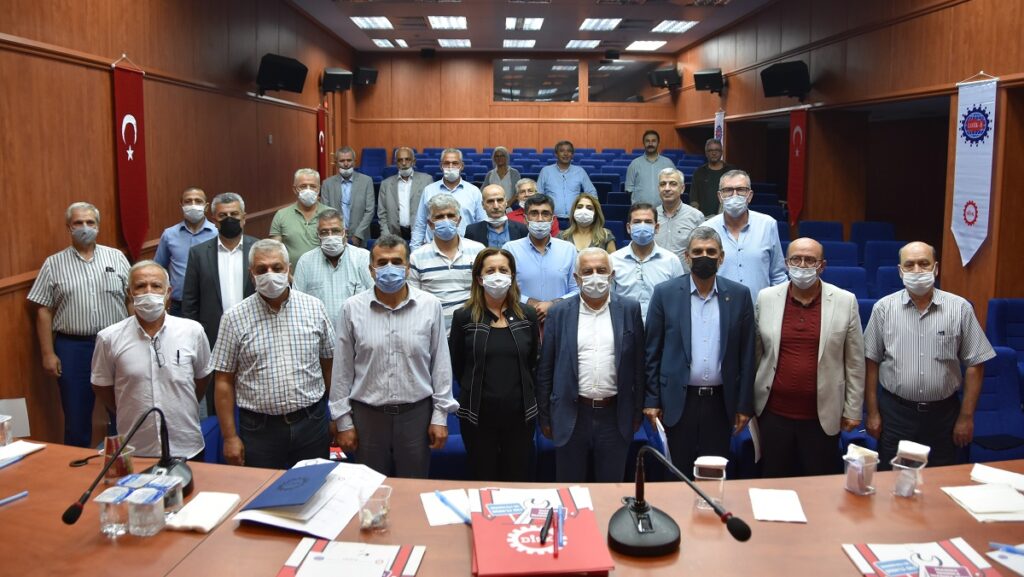 DİSK: Alınteriyle çalışan milyonlarca emekçiye hayatı dar eden düzene karşı ortak mücadeleye!