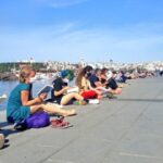 Doğa tahribatına karşı kitap okuma eylemi