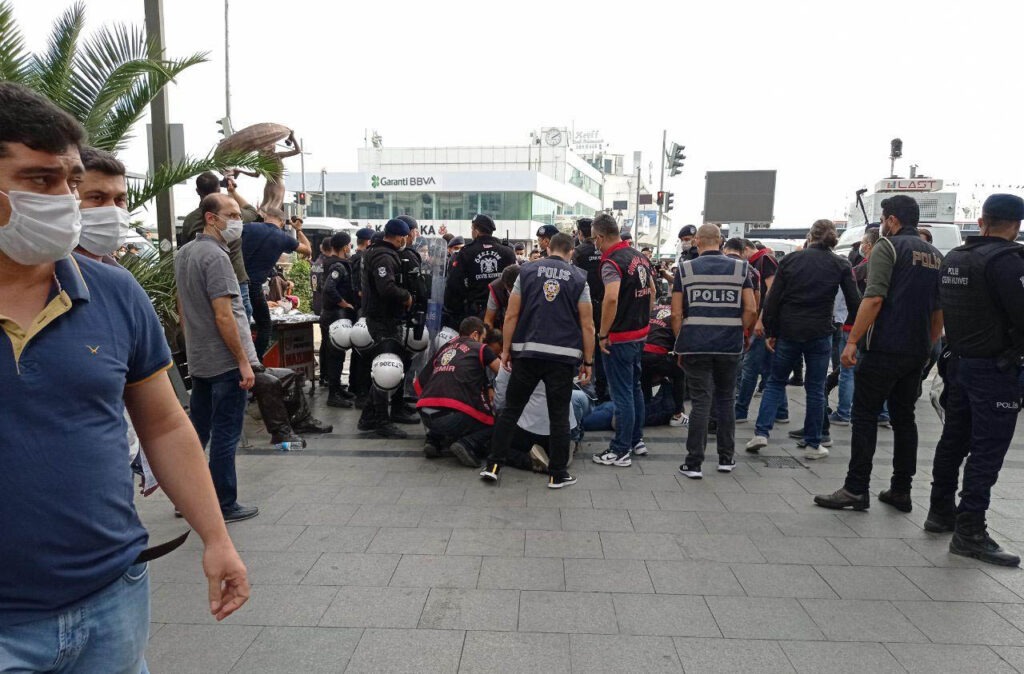 İzmir ve Eskişehir’de Halkevleri’nin “Yaşamak istiyoruz” eylemine polis saldırısı