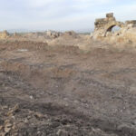Efrin’de 2 bin 500 yıllık höyük yağmalandı
