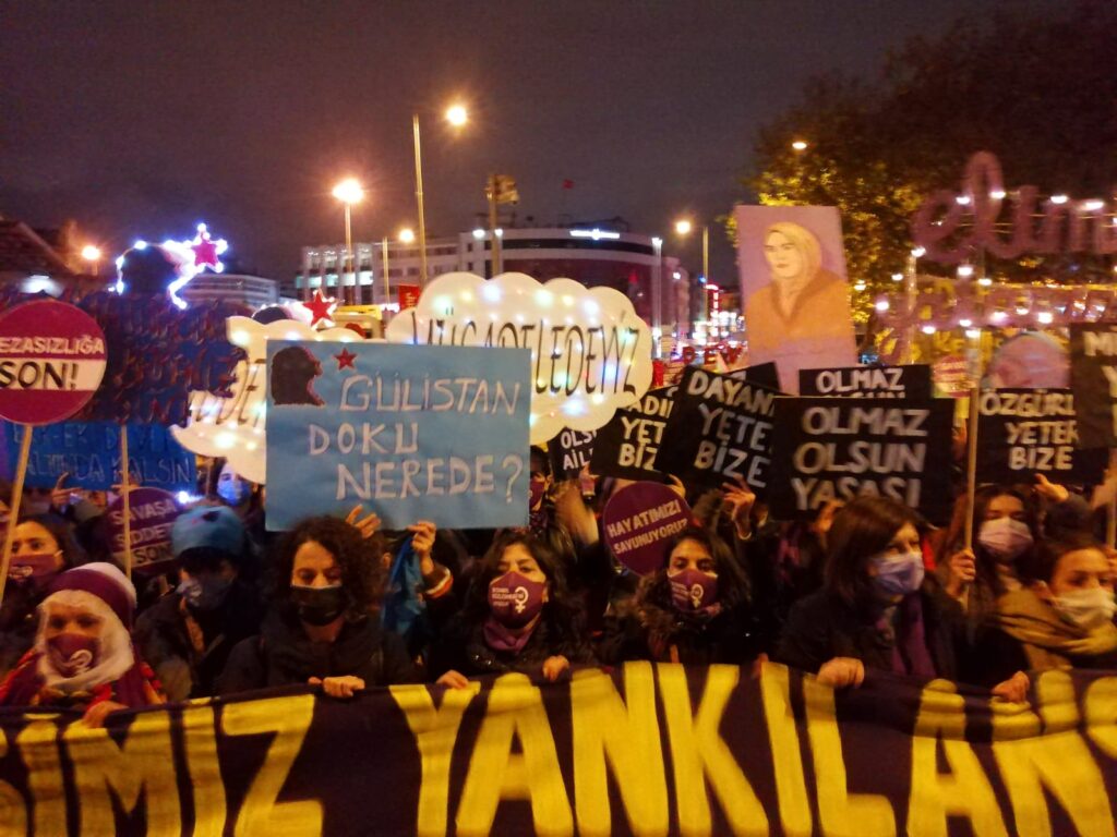 İstanbul’da kadınlar polis barikatlarını aştı: Haklarımızdan ve hayatlarımızdan vazgeçmiyoruz (Foto Haber)