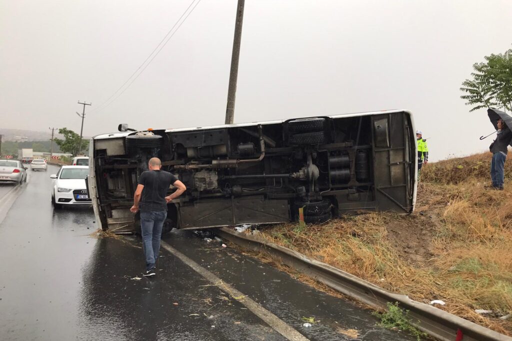 Tekirdağ’da işçileri taşıyan araç kaza yaptı: 2 işçi yaralandı