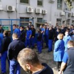 Kıdem tazminatı hakkı için Cengiz Makina’da çalışan işçilerden bir saatlik iş bırakma eylemi