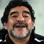 Arjantin’li ünlü futbolcu Diego Armando Maradona yaşamını yitirdi