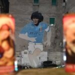 Maradona’nın yaşamını yitirmesi sonrası Napoli’de yas ilan edildi