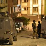 İstanbul’da yapılan baskınlarda aralarında gazetecilerinde bulunduğu bir çok kişi gözaltına alındı