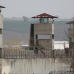 Çıplak arama dayatmasını reddeden tutsak, saldırıya uğrayarak darp edildi
